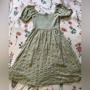 🔴DONATING SOON🔴 Green Puff Sleeve Dress